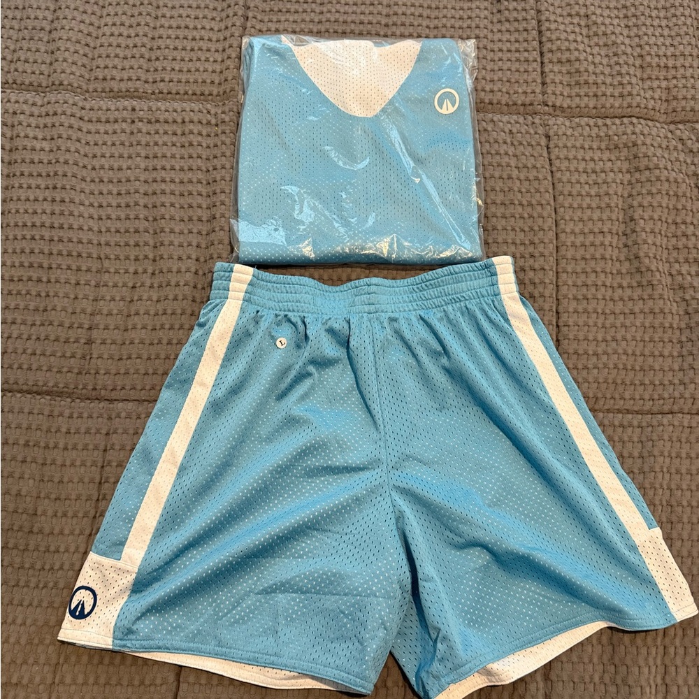 UNKNWN Reversible Mesh Jersey & Shorts Set (LeBron James Brand) – Men’s Size L